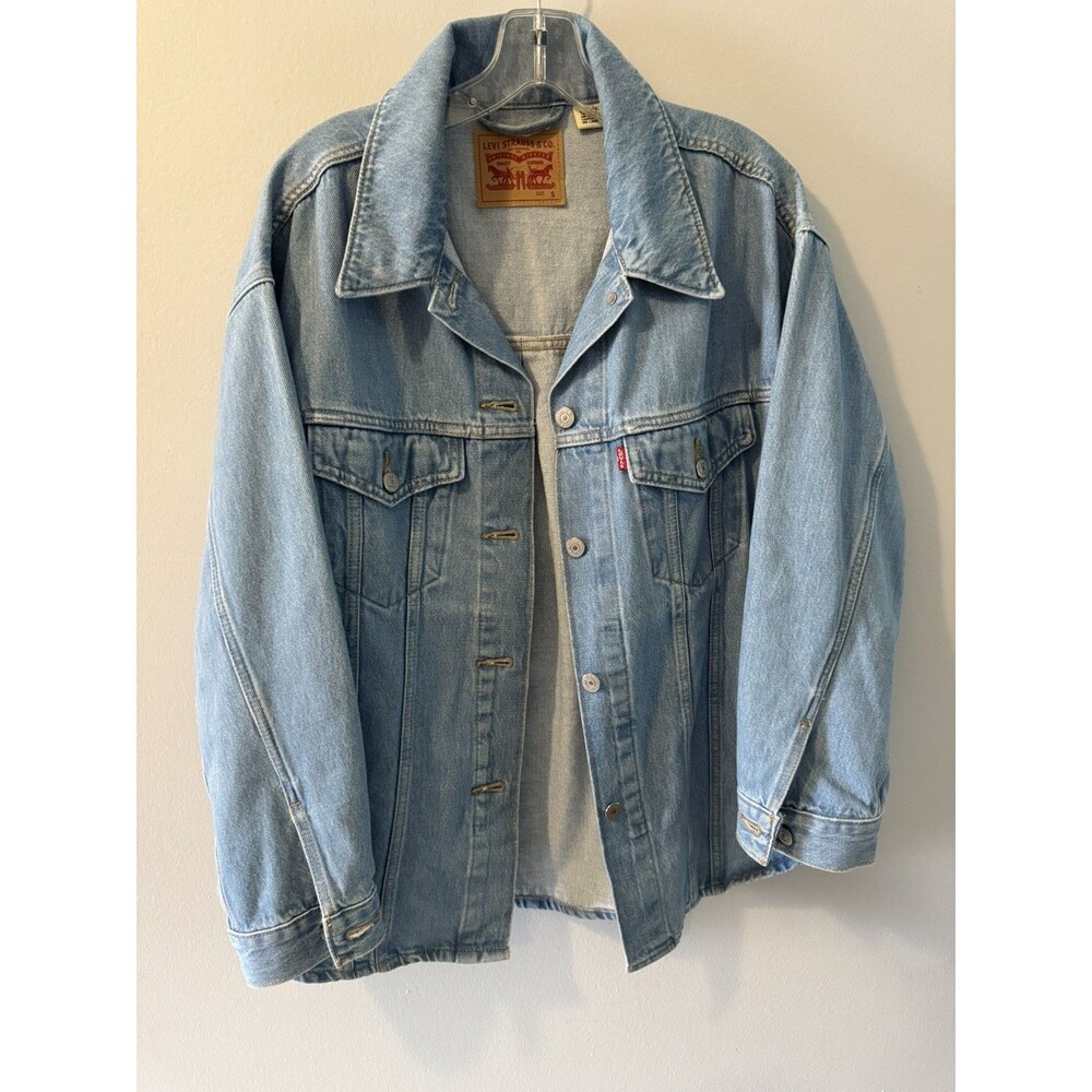 Levi's Woman's Premium Medium Wash Oversized Denim Trucker Jacket Size Small
